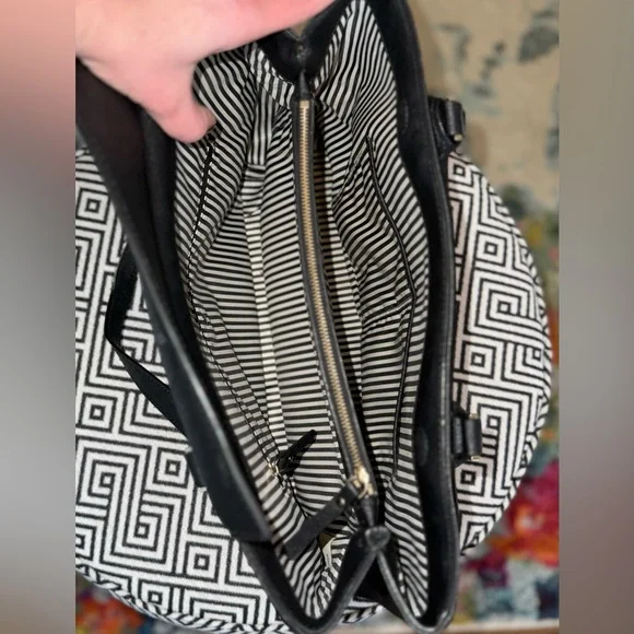 Kate Spade New York Cameron Street Zooey Tote in black saffiano leather - Picture 3 of 10